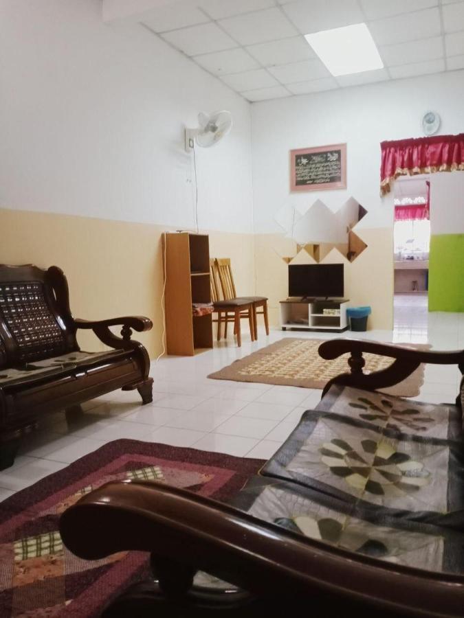 Homestay Ummi Razzin Kuala Kangsar Extérieur photo