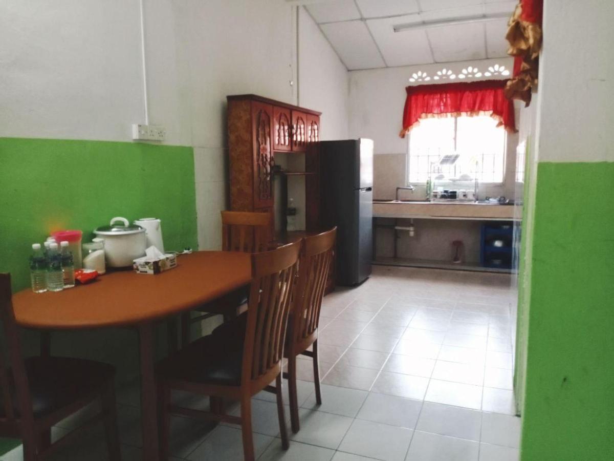 Homestay Ummi Razzin Kuala Kangsar Extérieur photo